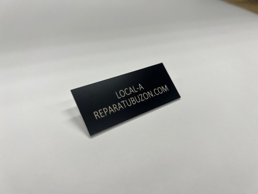 Etiquetas de buzón y placas grabadas para buzones de comunidad: guía completa para elegir, personalizar y reparar tu buzón